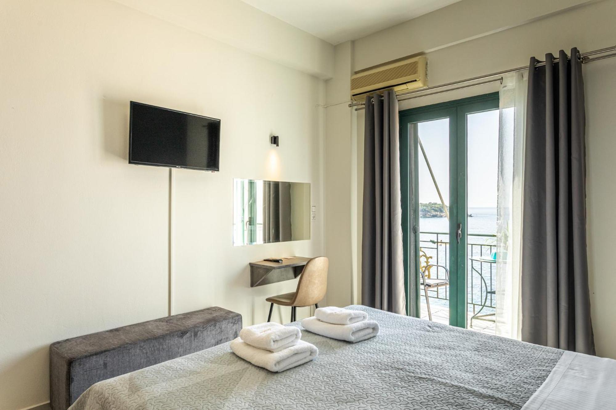 Marina Aparthotel Kardamyli Exterior foto