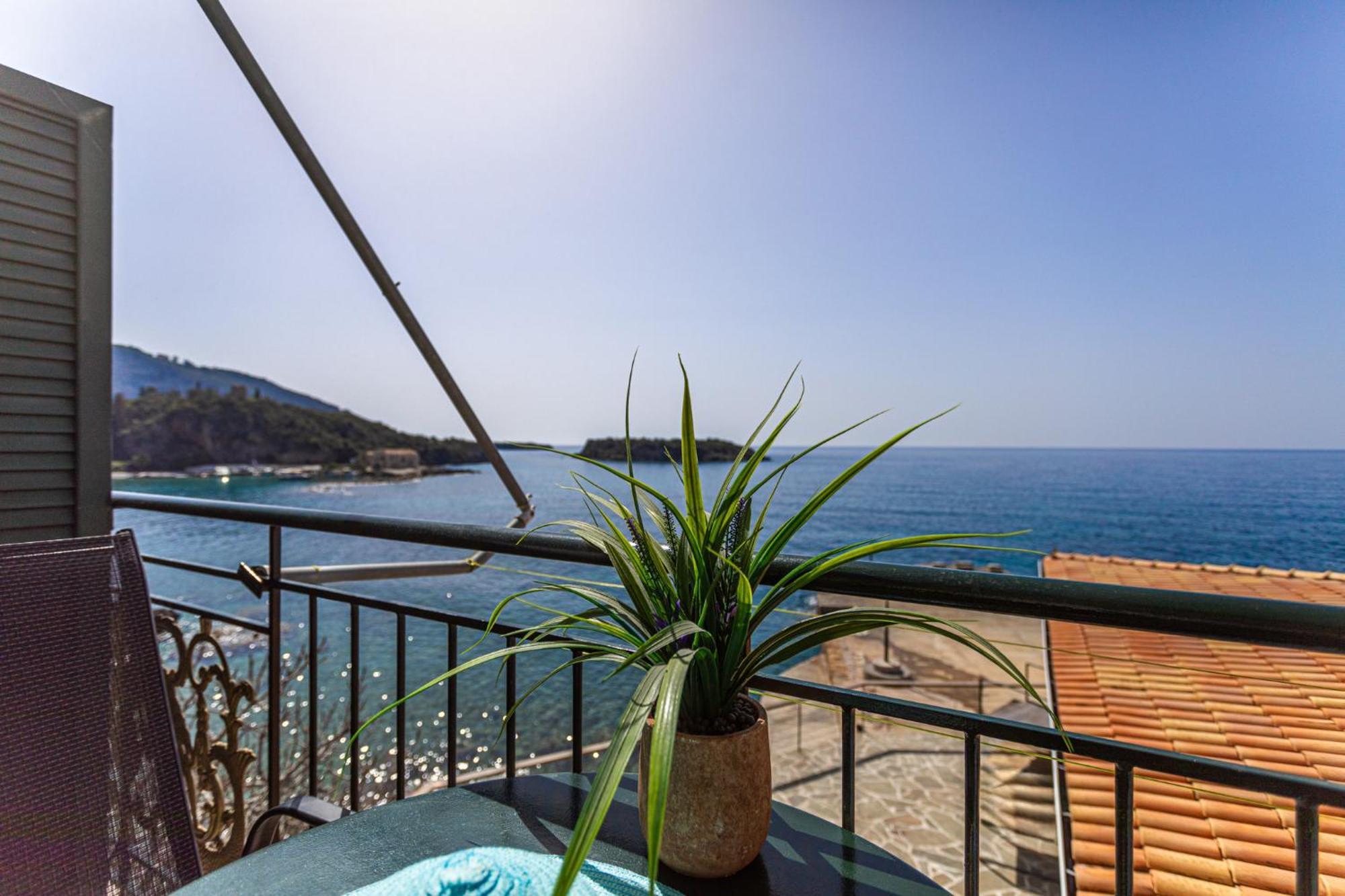 Marina Aparthotel Kardamyli Exterior foto