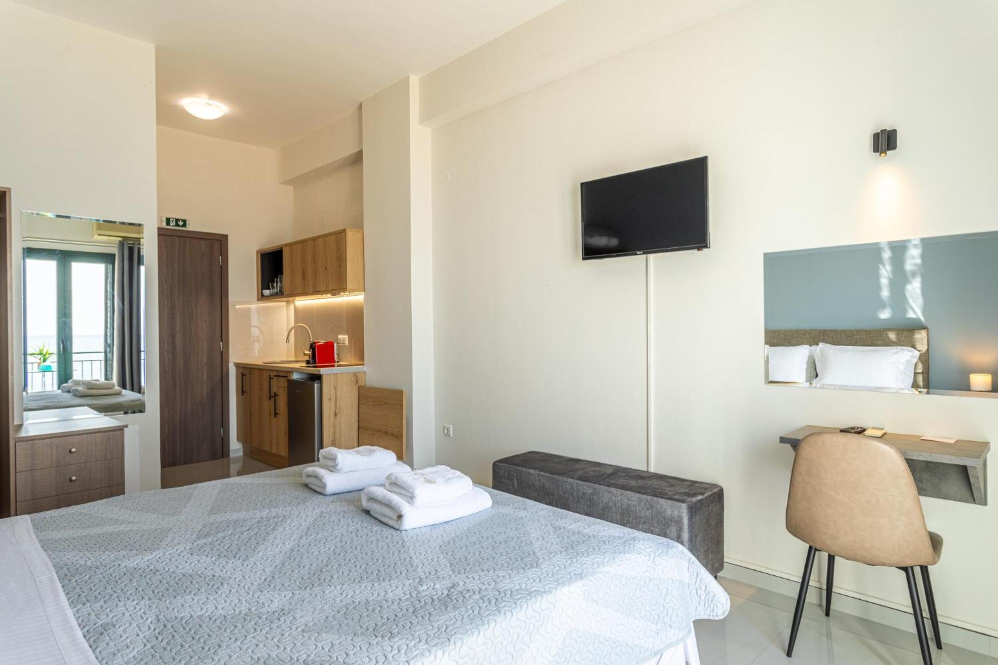 Marina Aparthotel Kardamyli Exterior foto