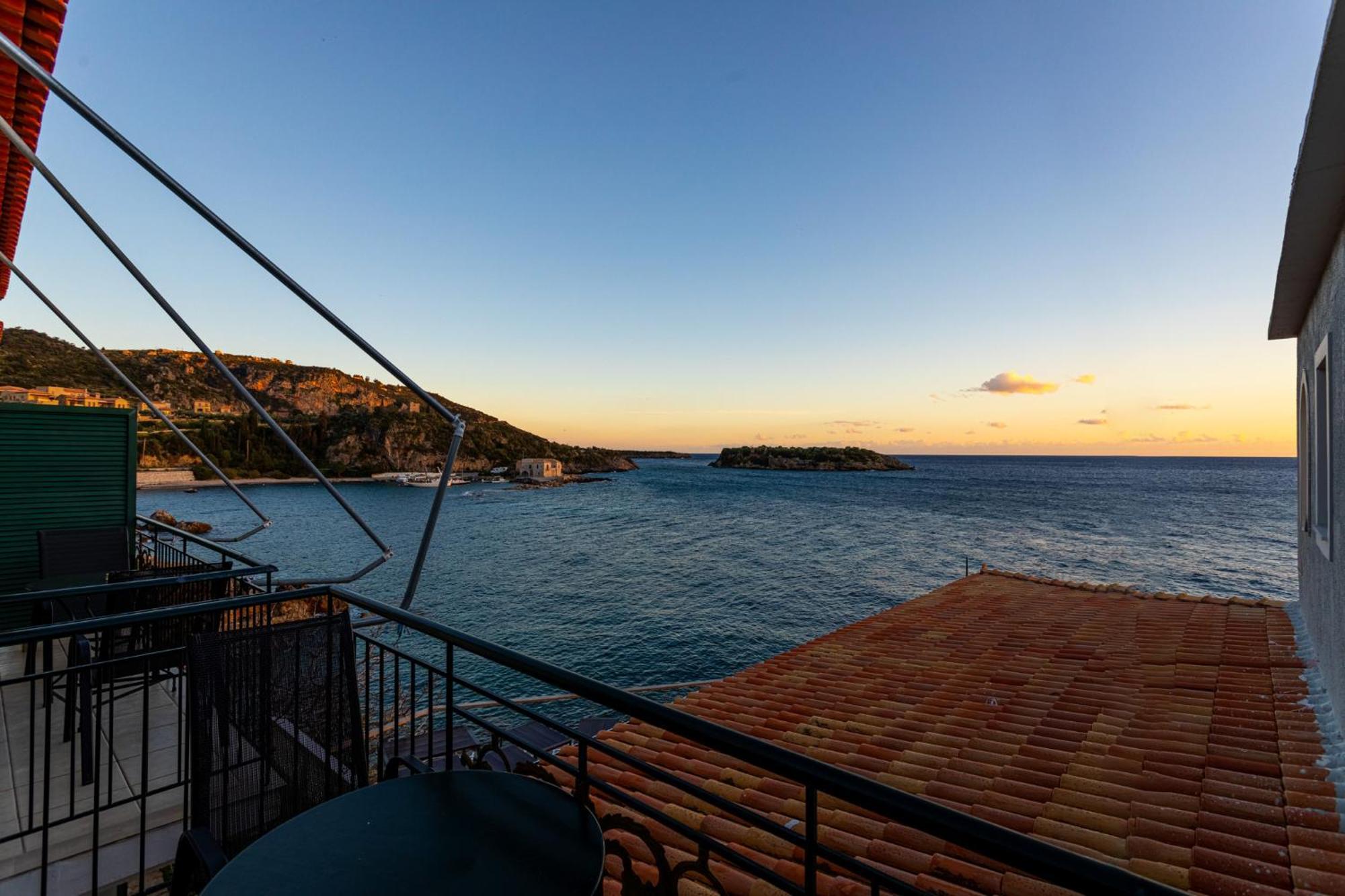 Marina Aparthotel Kardamyli Exterior foto