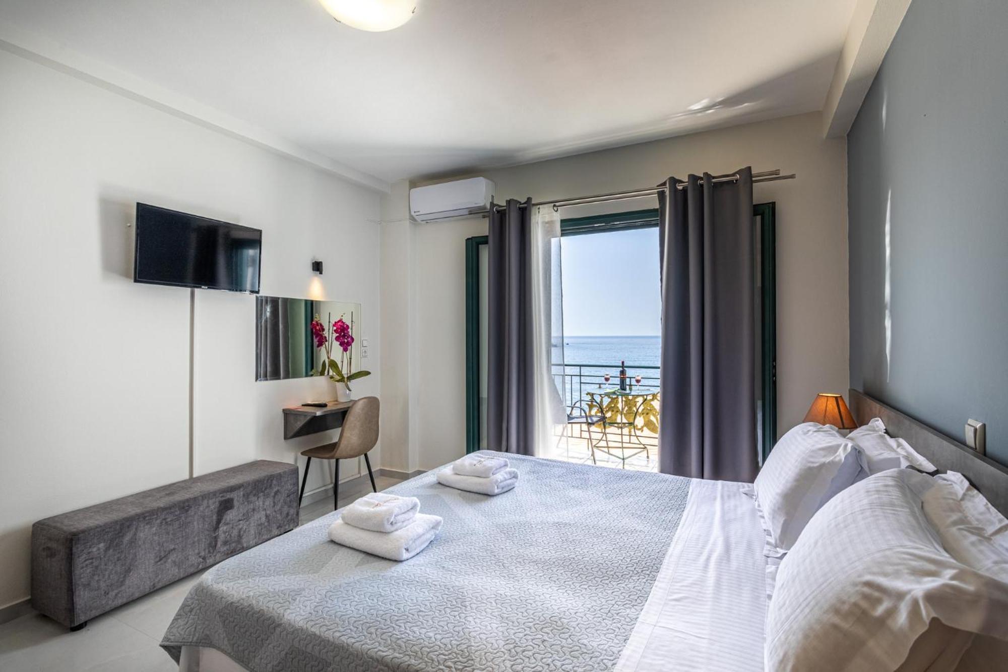 Marina Aparthotel Kardamyli Exterior foto