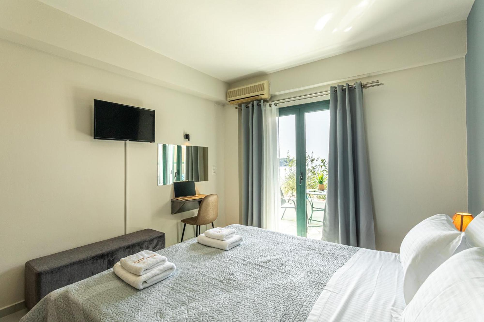 Marina Aparthotel Kardamyli Exterior foto